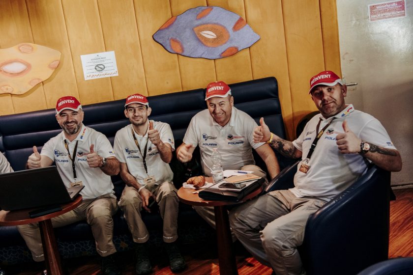 Echipajul tricolor a început cu bine aventura la Dakar Rally